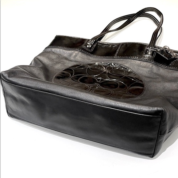 Authentic COACH Laura Circle Signature Black Leather Bag / Purse / Tote - LARGE - Picture 15 of 16